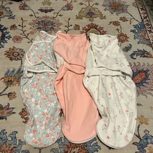 aden + anais Baby Swaddles in Pink and White